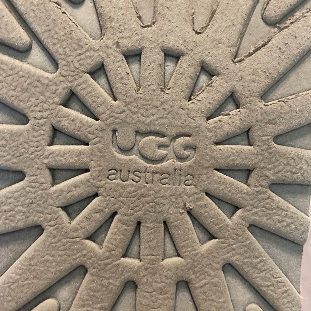 UGG Bailey Boots size W3.5 very good condition see pictures and video - Picture 16 of 17